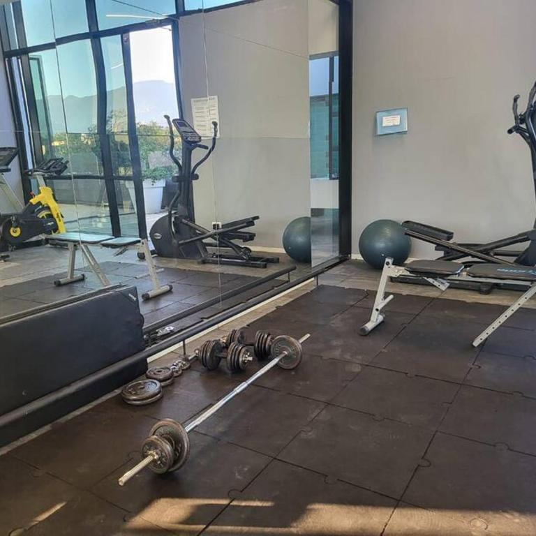 Luxury apt! Guest friendly! Great location! Jacuzzi, Gym, Security! - One-Bedroom Apartment - 19