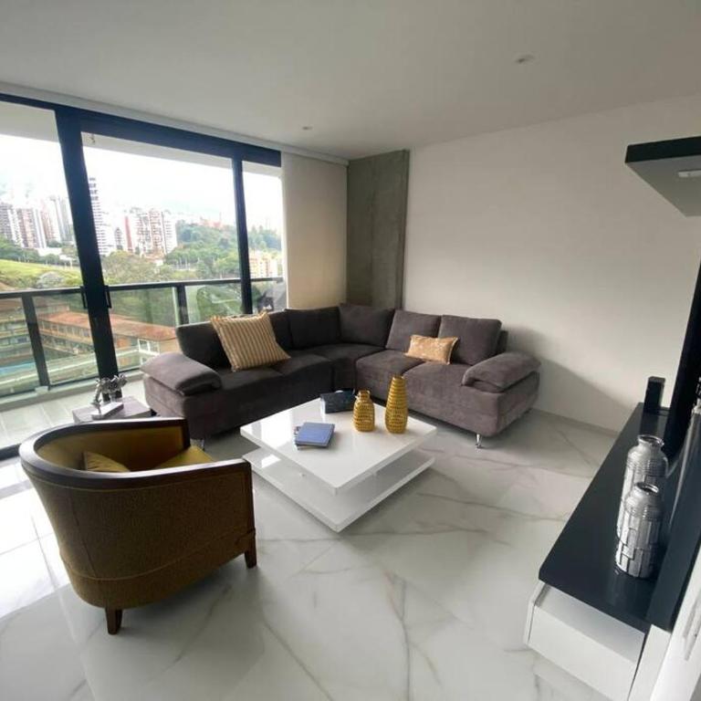 Luxury apt! Guest friendly! Great location! Jacuzzi, Gym, Security! - One-Bedroom Apartment - 5