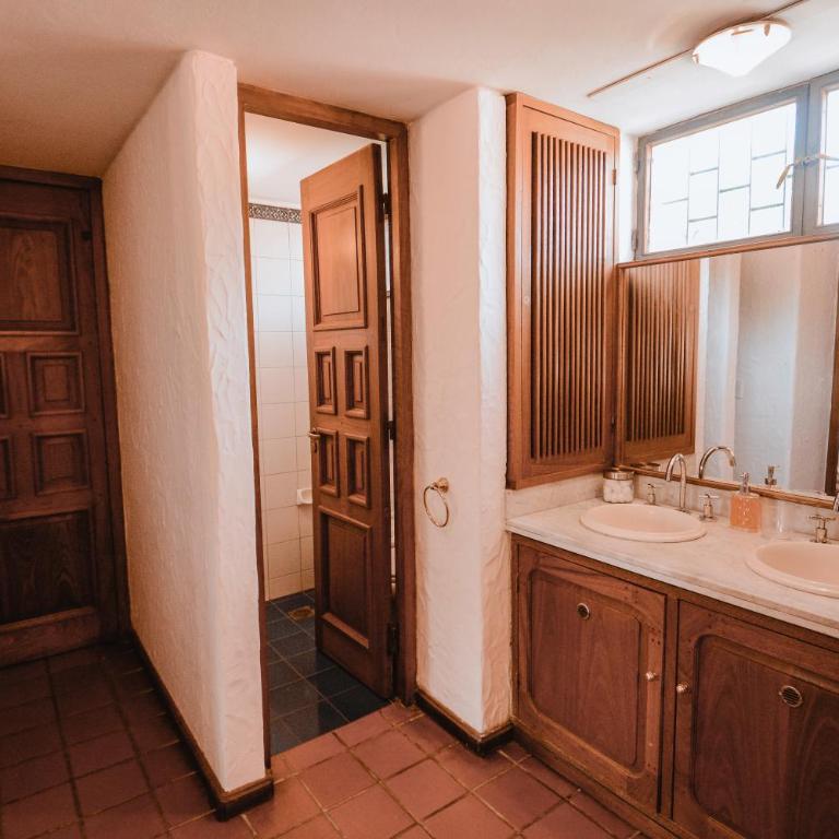 Excelente ubicacion! Casa grande con parrilla - Casa de 3 dormitorios - 38