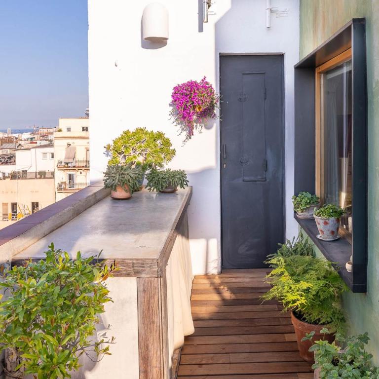 Apartment with Terrace Views of BCN - Studio Apartment - 32