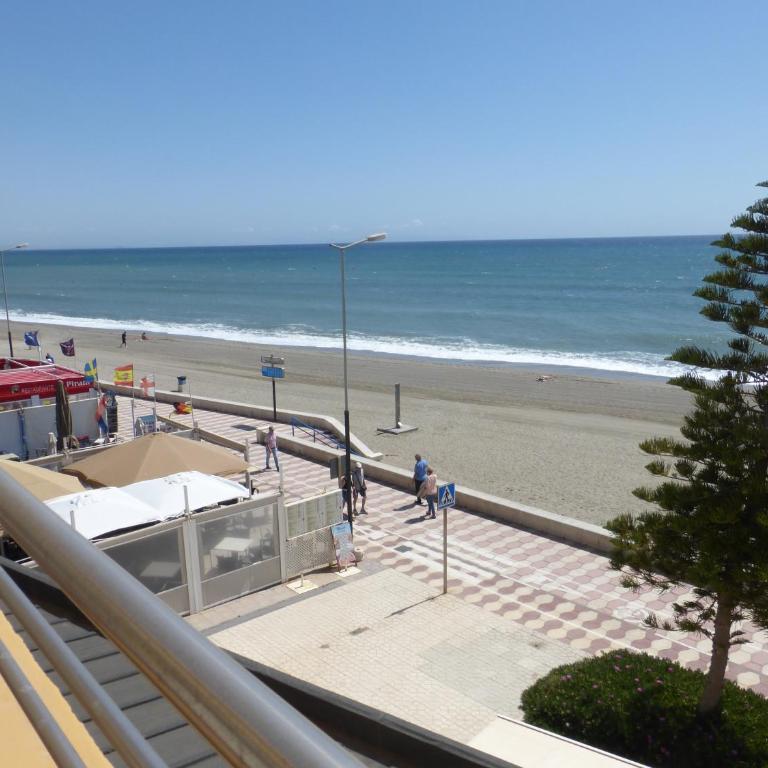 1 Bedroom Penthouse On Front Line Of The Beach - Apartment - 6