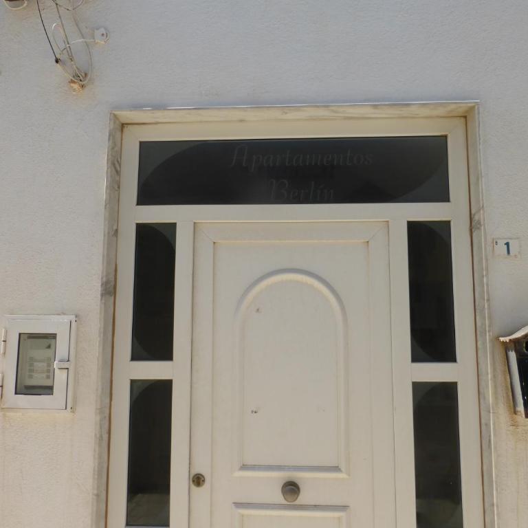 1 Bedroom Penthouse On Front Line Of The Beach - Apartment - 40