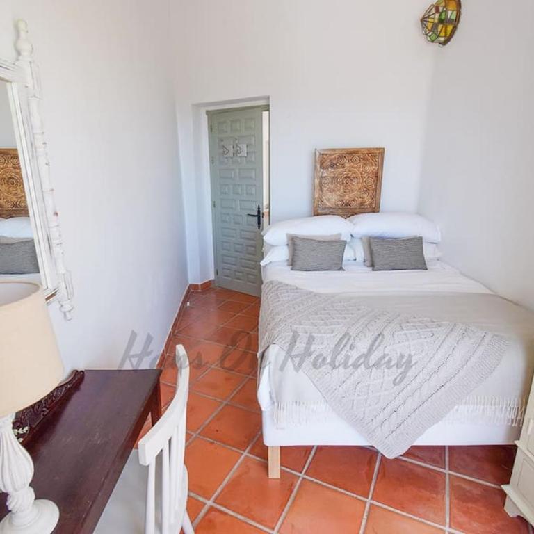 Calle Alta 37, Frigiliana Luxury 3 bedroom center Townhouse with large terrace and sea views HansOnHoliday Rentals - Casa de 3 dormitorios - 7