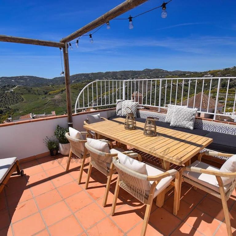 Calle Alta 37, Frigiliana Luxury 3 bedroom center Townhouse with large terrace and sea views HansOnHoliday Rentals - Casa de 3 dormitorios - 12