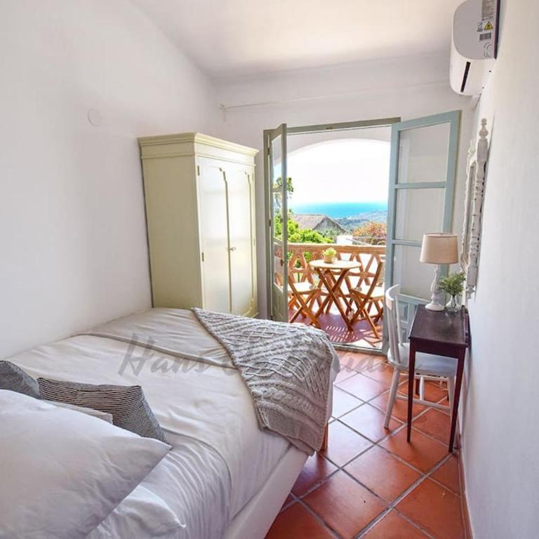 Calle Alta 37, Frigiliana Luxury 3 bedroom center Townhouse with large terrace and sea views HansOnHoliday Rentals - Casa de 3 dormitorios - 14