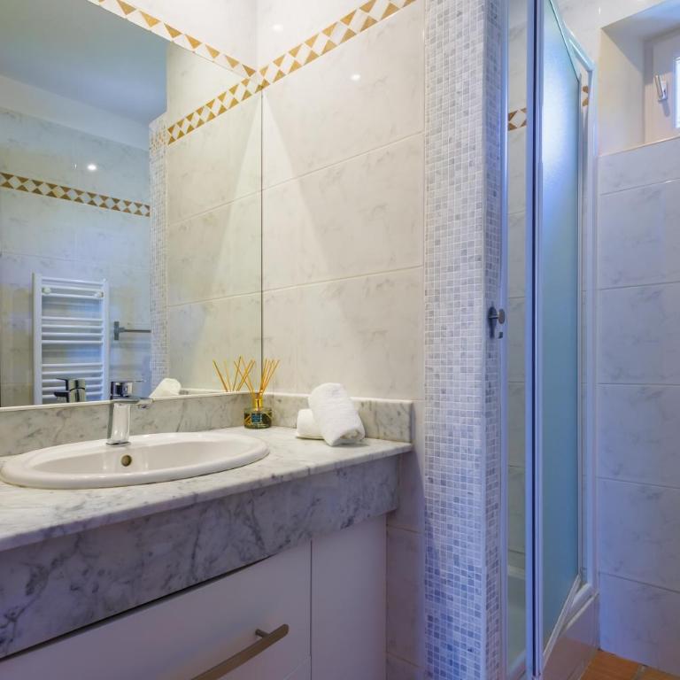 Lou Karo - Piscine partagée - Parking privé - Two-Bedroom House - 5