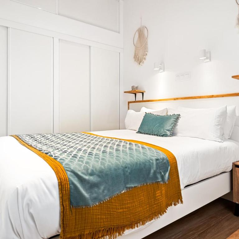 Lodging Apartments Almirall Beach 11 - One-Bedroom Apartment - 8