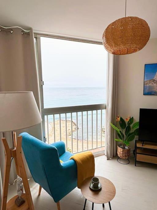 Blue armchair with sea view Apartment in Calpe - One-Bedroom Apartment - 11