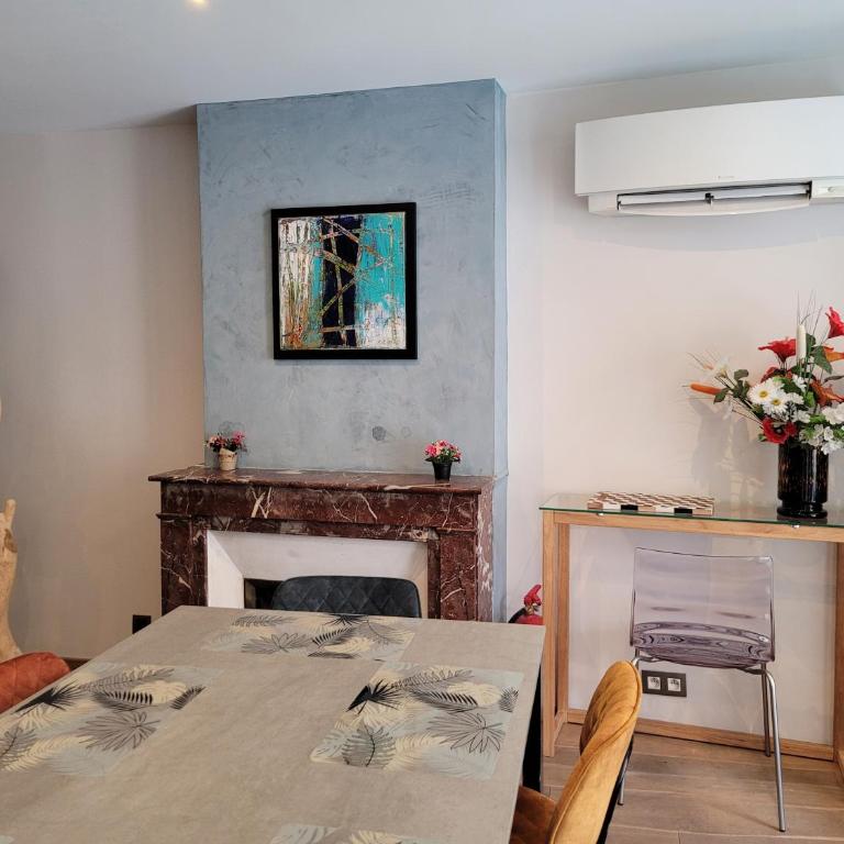 L'Eau Vive Jacuzzi et Sauna en vieille ville 5 - Deluxe Apartment - 35