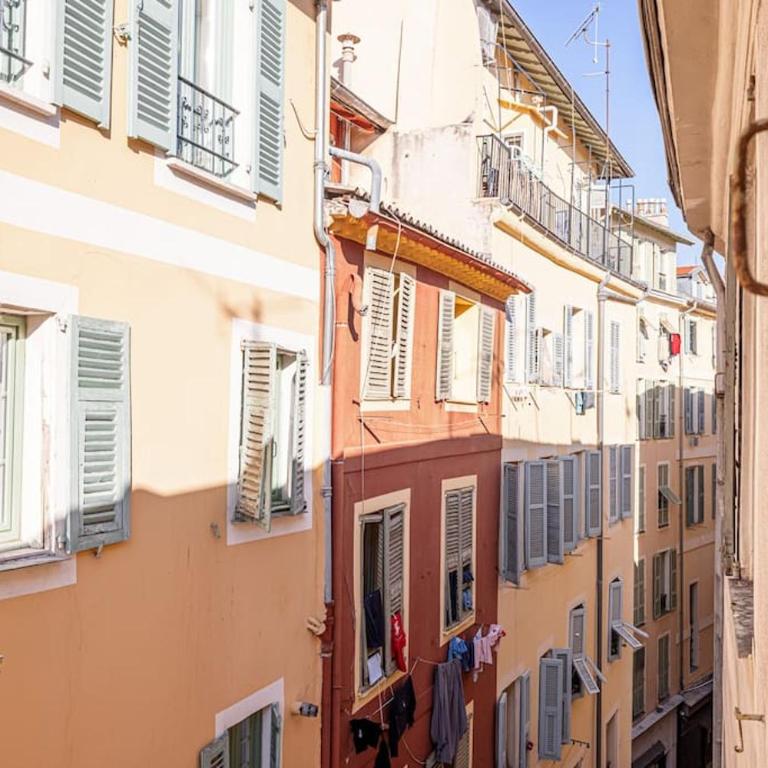 Magnifique appartement au cœur du Vieux Nice - Appartement 2 Chambres - 27