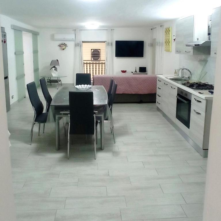 Nunzia's House Napoli - Two-Bedroom Apartment - 28