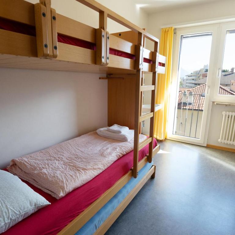 Locarno Youth Hostel - Twin Room with Bunk Beds and Shared Bathroom - 1