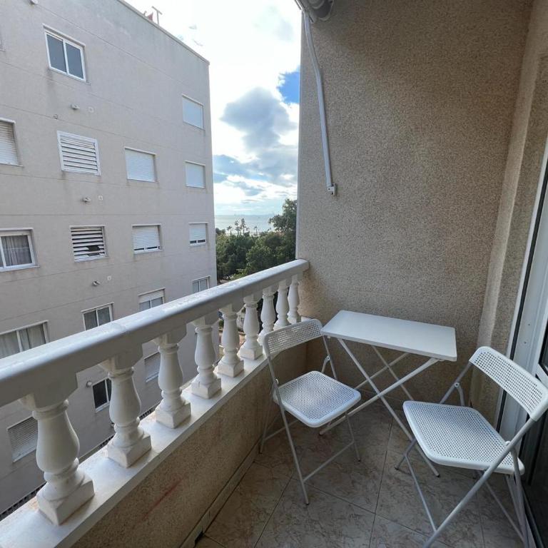 Apartment Los Naufragos - One-Bedroom Apartment with Sea View and Balcony - 12
