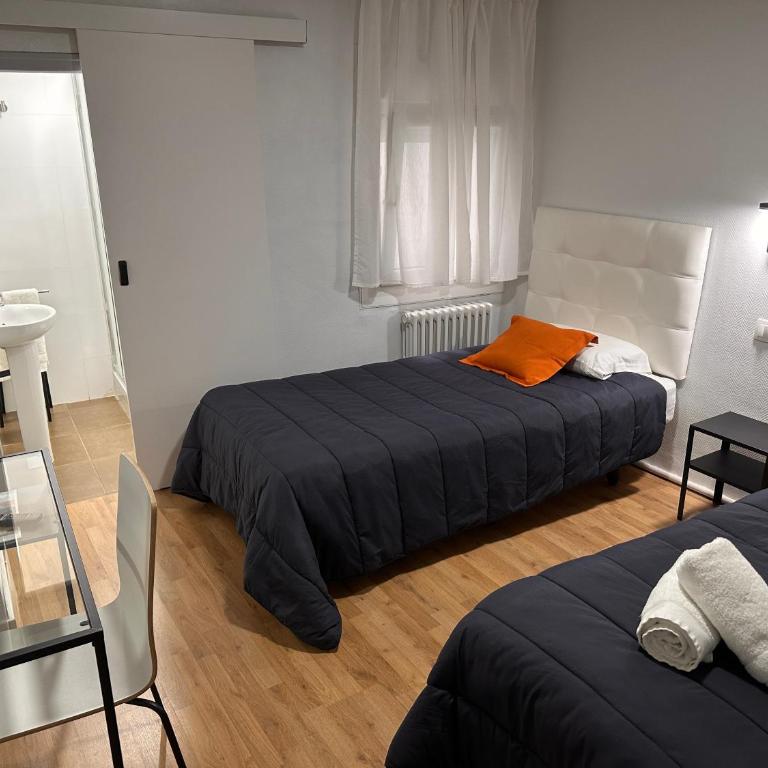 Hostal ARS - Zweibettzimmer mit eigenem Bad - 1