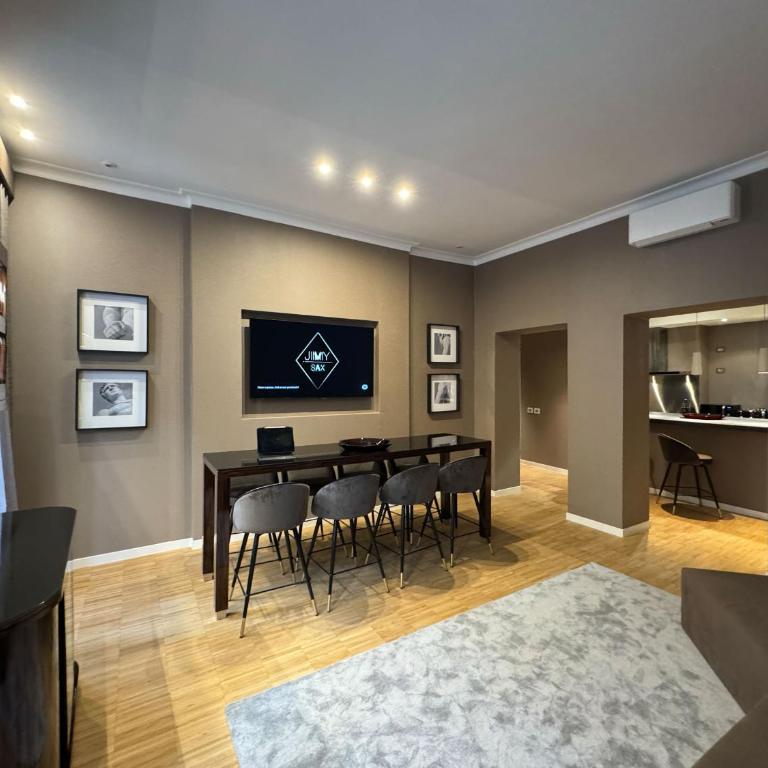 Easydomus Rome - Deluxe Five-Bedroom Apartment - Address: via dei Condotti 33 - 1