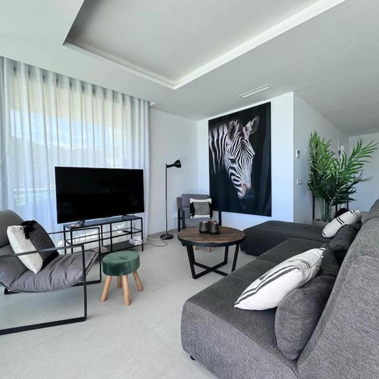 Luxueuze villa met verwarmd zwembad en zeezicht - Villa - 2