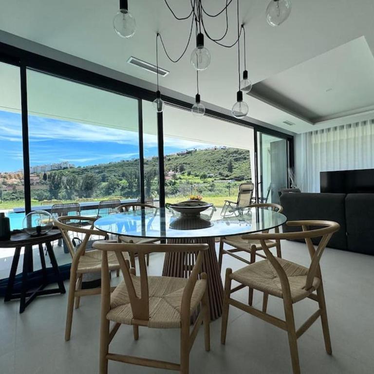 Luxueuze villa met verwarmd zwembad en zeezicht - Villa - 17
