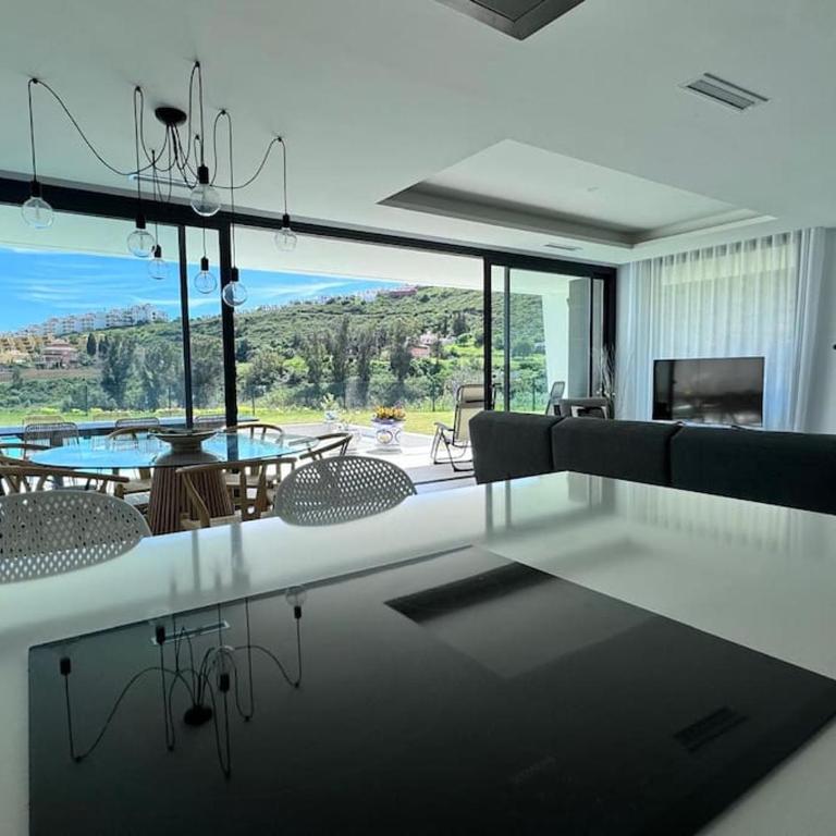 Luxueuze villa met verwarmd zwembad en zeezicht - Villa - 26