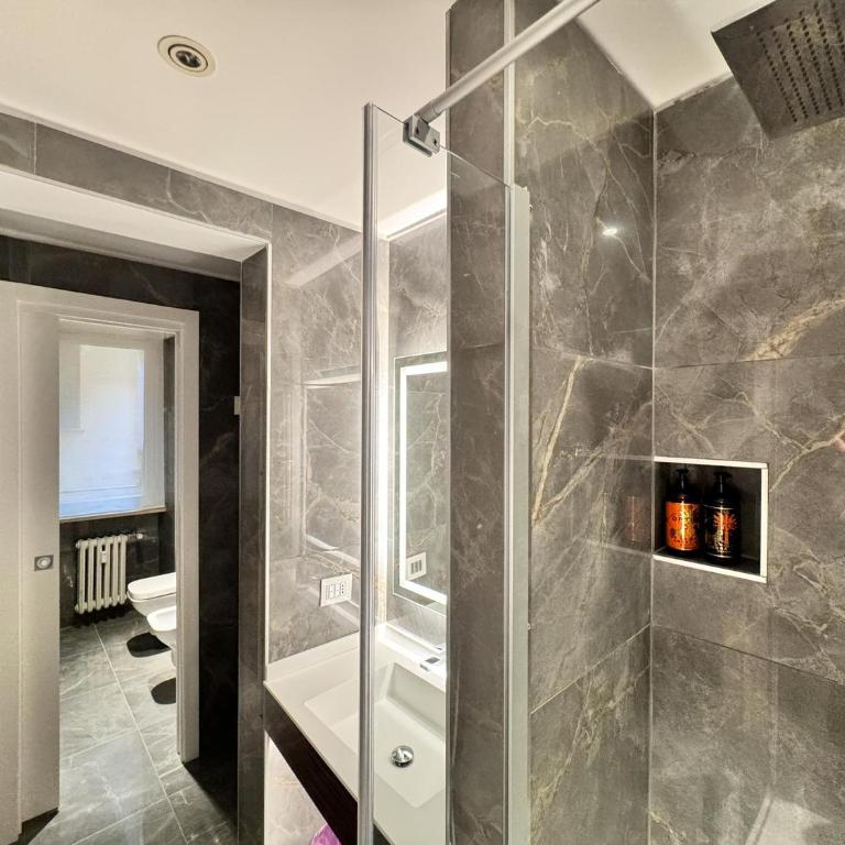 Easydomus Rome - Deluxe Five-Bedroom Apartment - Address: via dei Condotti 33 - 6