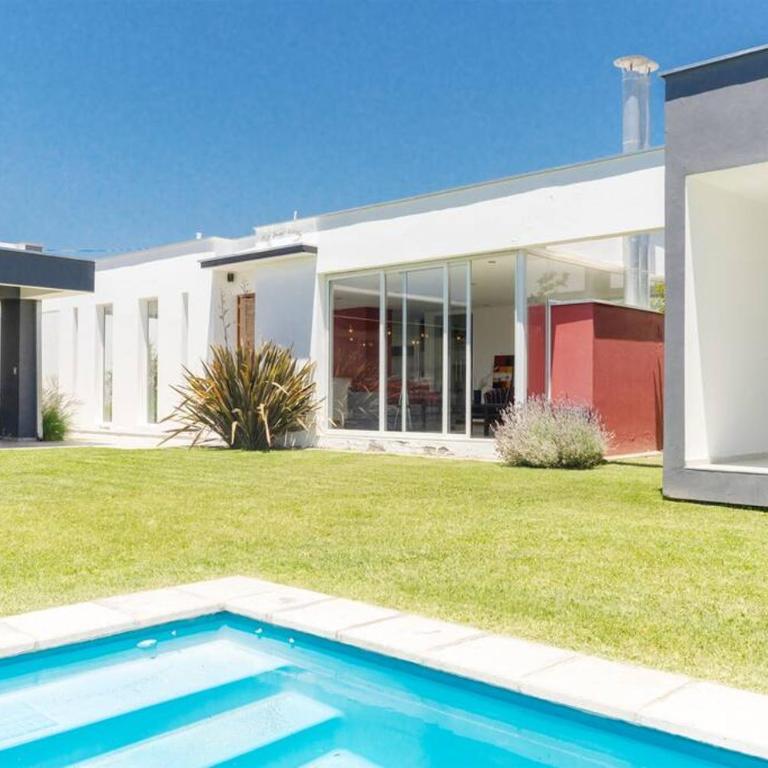 Casa con pileta y quincho a 5 minutos de Chacras! - Casa de 3 dormitorios - 1