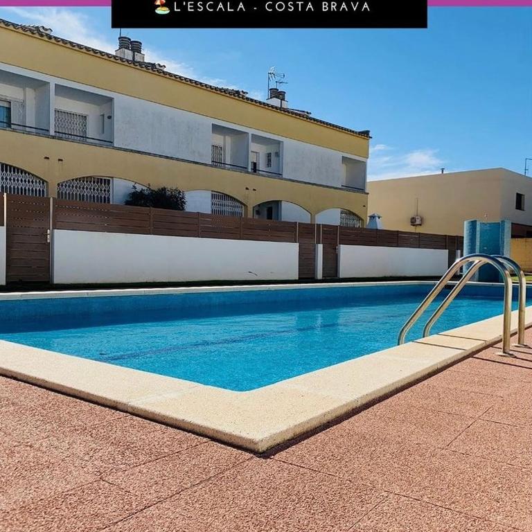 Casa pareada con piscina - Casa de 3 dormitorios - 2