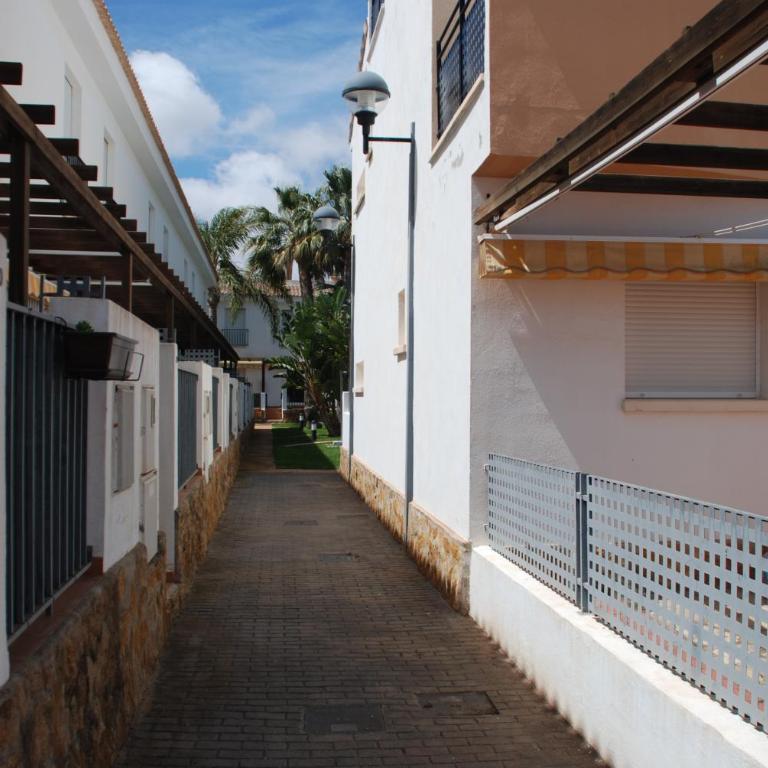 Magnífico Adosado con Piscina en Urb. Palm Beach - Casa de 3 dormitorios - 48