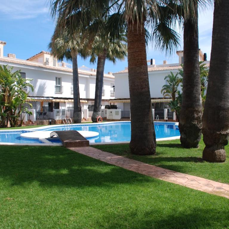 Magnífico Adosado con Piscina en Urb. Palm Beach - Casa de 3 dormitorios - 2