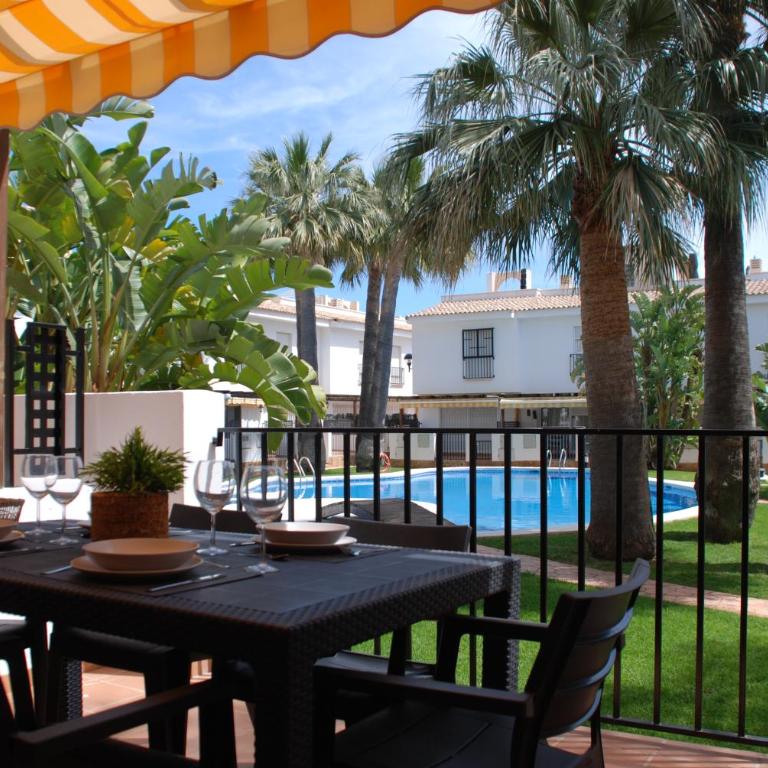 Magnífico Adosado con Piscina en Urb. Palm Beach - Casa de 3 dormitorios - 1