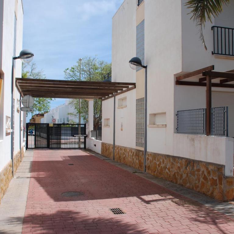 Magnífico Adosado con Piscina en Urb. Palm Beach - Casa de 3 dormitorios - 50