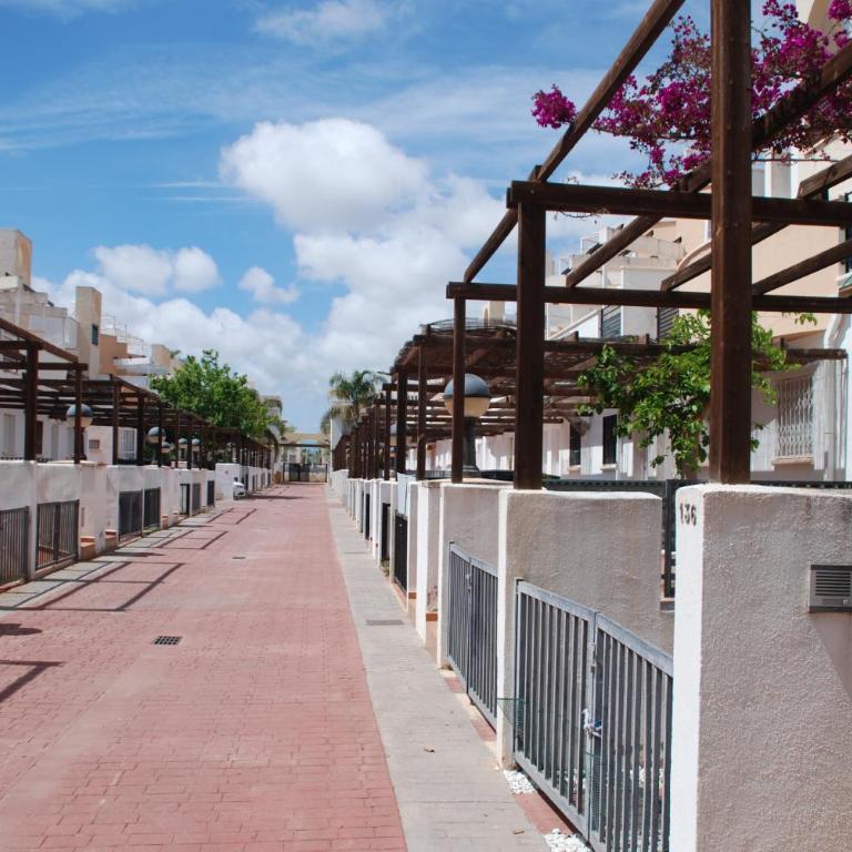 Magnífico Adosado con Piscina en Urb. Palm Beach - Casa de 3 dormitorios - 49