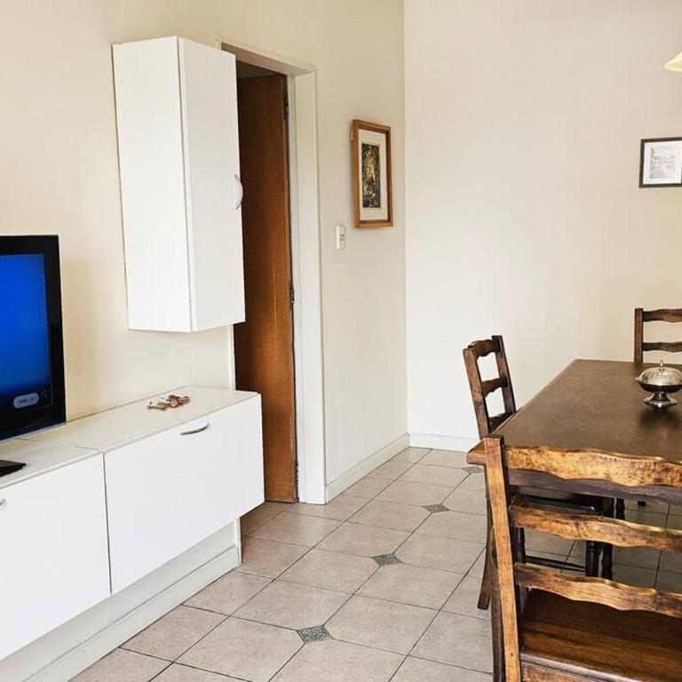 Excelente ubicación en Av Colón, balcón y cochera - Apartamento de 2 dormitorios - 10
