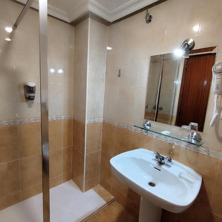 Hostal Madrid I - Single Room - Exterior - 7