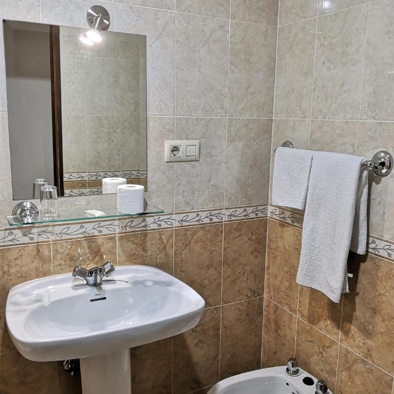 Hostal Madrid I - Single Room - Exterior - 10