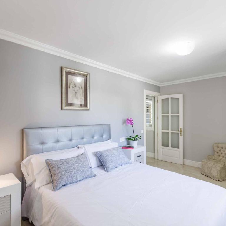 Villa Cervera - Four-Bedroom Villa - 34