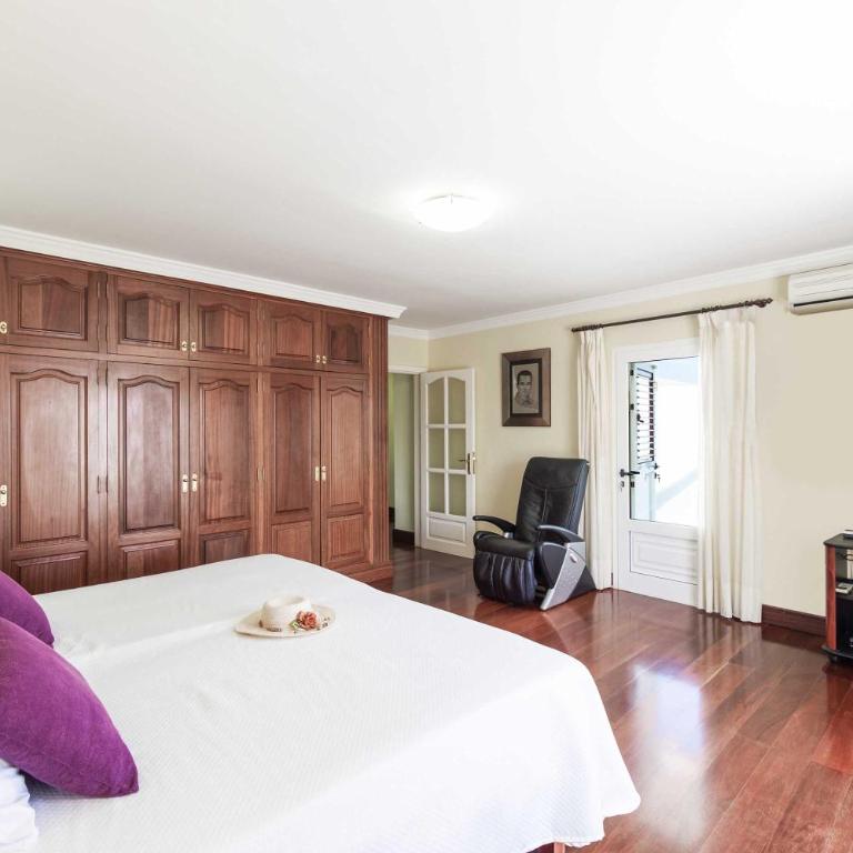 Villa Cervera - Four-Bedroom Villa - 39