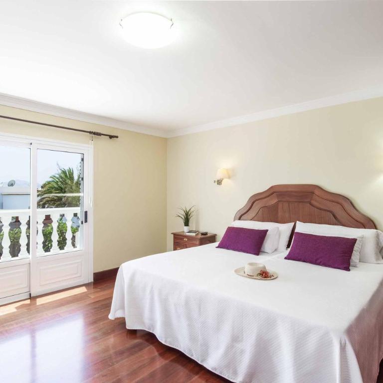 Villa Cervera - Four-Bedroom Villa - 40