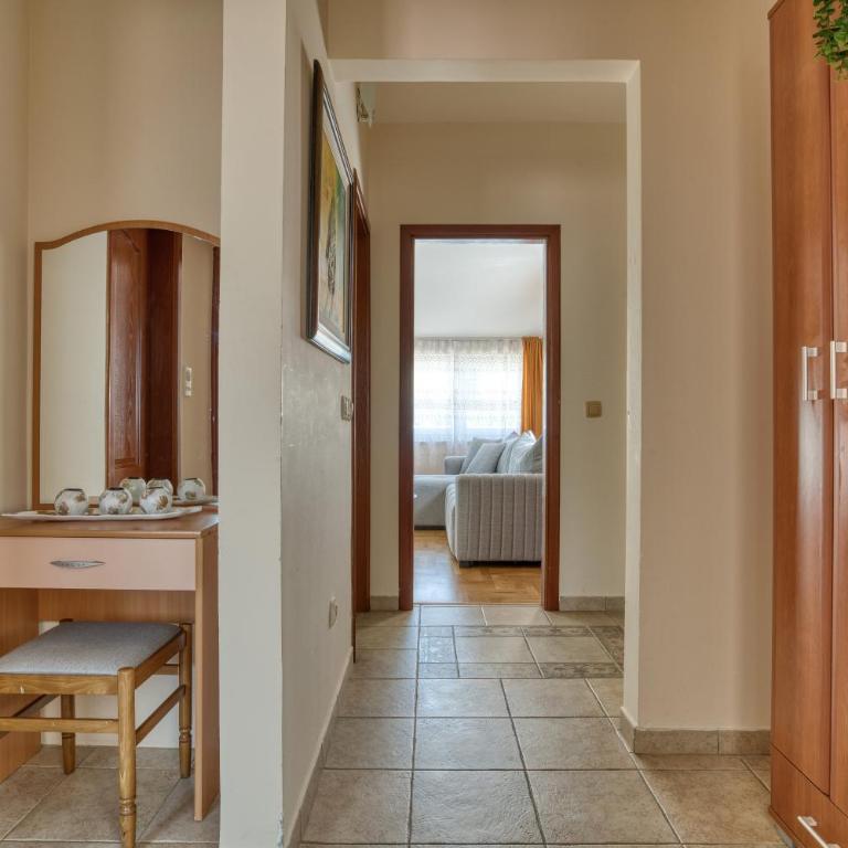 Apartments Elena - Apartman sa 2 Spavaće Sobe i Terasom - 15