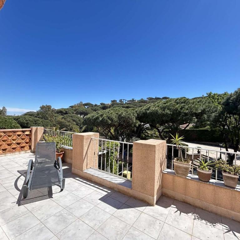 Sainte Maxime Sémaphore : Haut de Villa T4, Piscine, Terrasse, Clim, Proche Mer - FR-1-226-531 - Apartment - 8