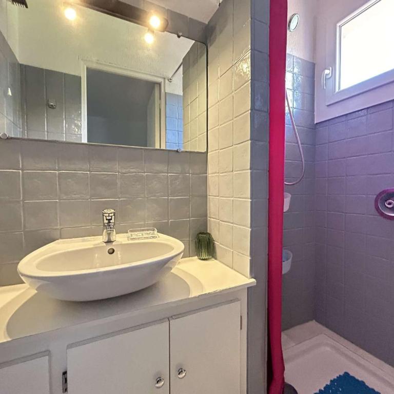 Sainte Maxime Sémaphore : Haut de Villa T4, Piscine, Terrasse, Clim, Proche Mer - FR-1-226-531 - Apartment - 12