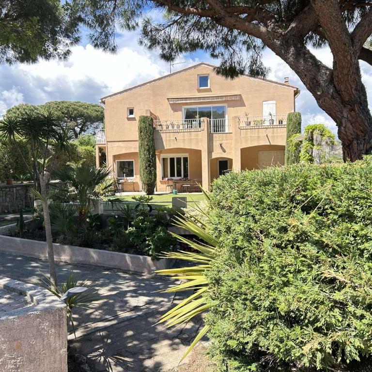 Sainte Maxime Sémaphore : Haut de Villa T4, Piscine, Terrasse, Clim, Proche Mer - FR-1-226-531 - Apartment - 17