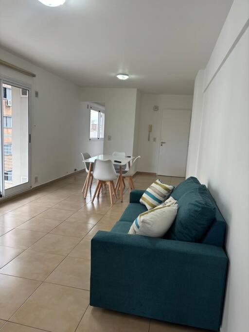 Espacioso, luminoso y céntrico con cochera! - Apartamento de 2 dormitorios - 1