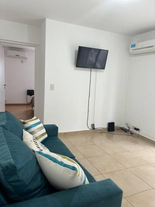 Espacioso, luminoso y céntrico con cochera! - Apartamento de 2 dormitorios - 7