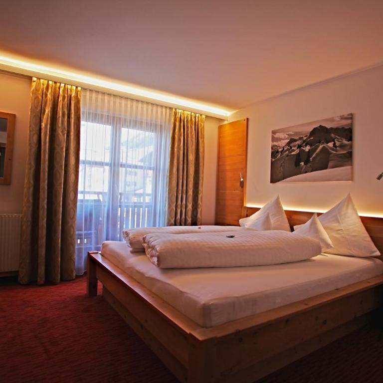 Pension Walserheim - Doppelzimmer mit Balkon - 5
