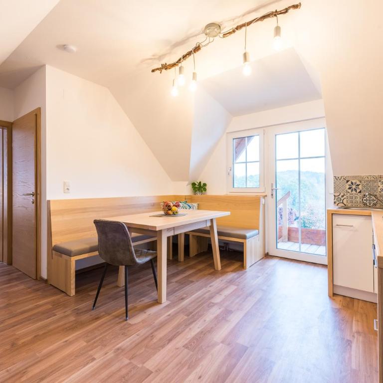 Weingut Dietl - Two-Bedroom Apartment with Terrace - 17