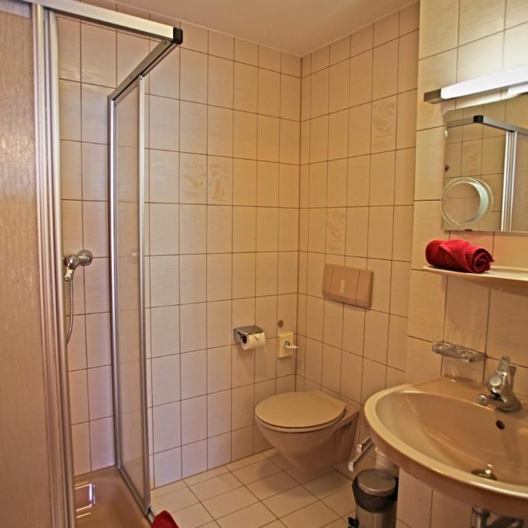 Pension Walserheim - Dreibettzimmer - 2
