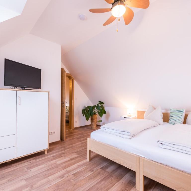 Weingut Dietl - Two-Bedroom Apartment with Terrace - 6