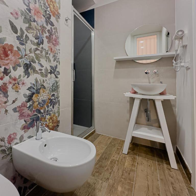 Realkasa Galliera Home & Suites - Camera Matrimoniale con Balcone - 2