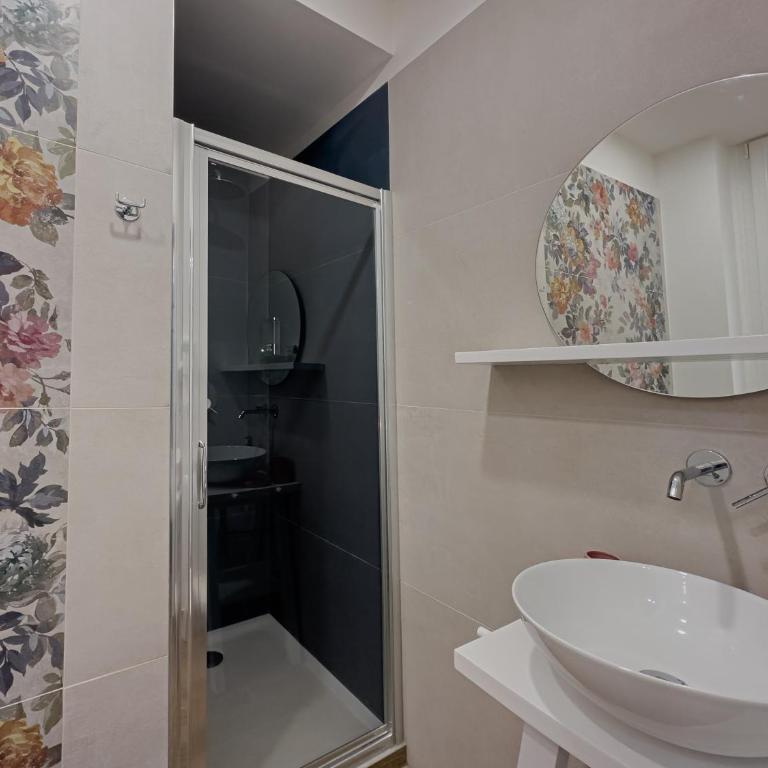 Realkasa Galliera Home & Suites - Camera Matrimoniale con Balcone - 5