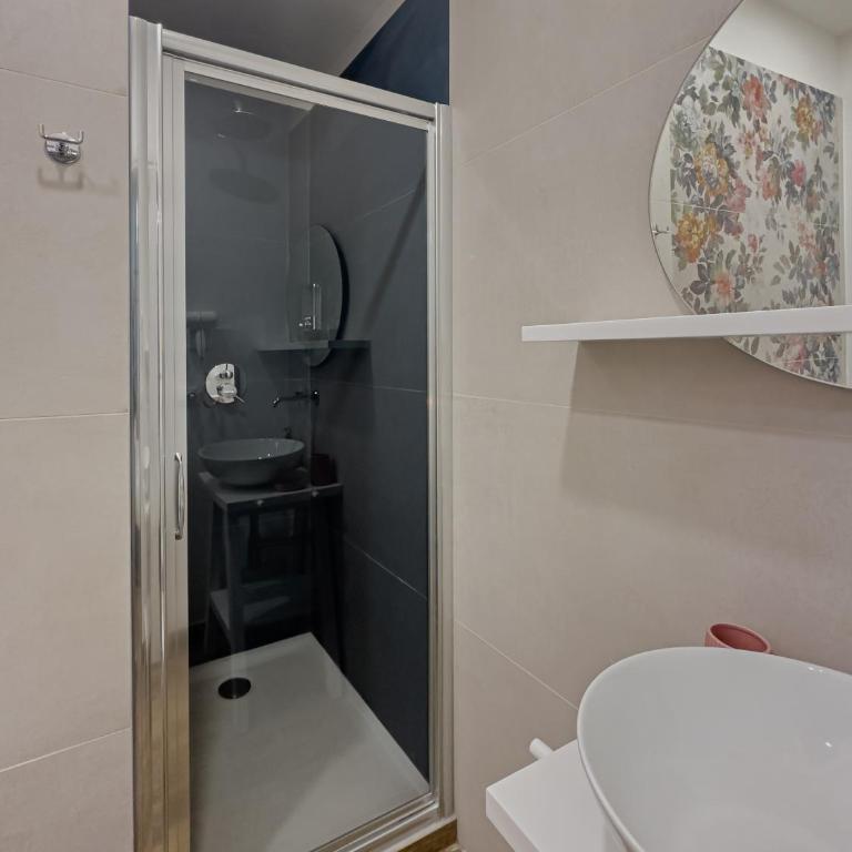 Realkasa Galliera Home & Suites - Camera Matrimoniale con Balcone - 8