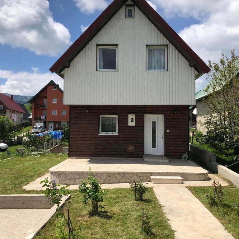 Kuća Čepić - Three-Bedroom House - 9